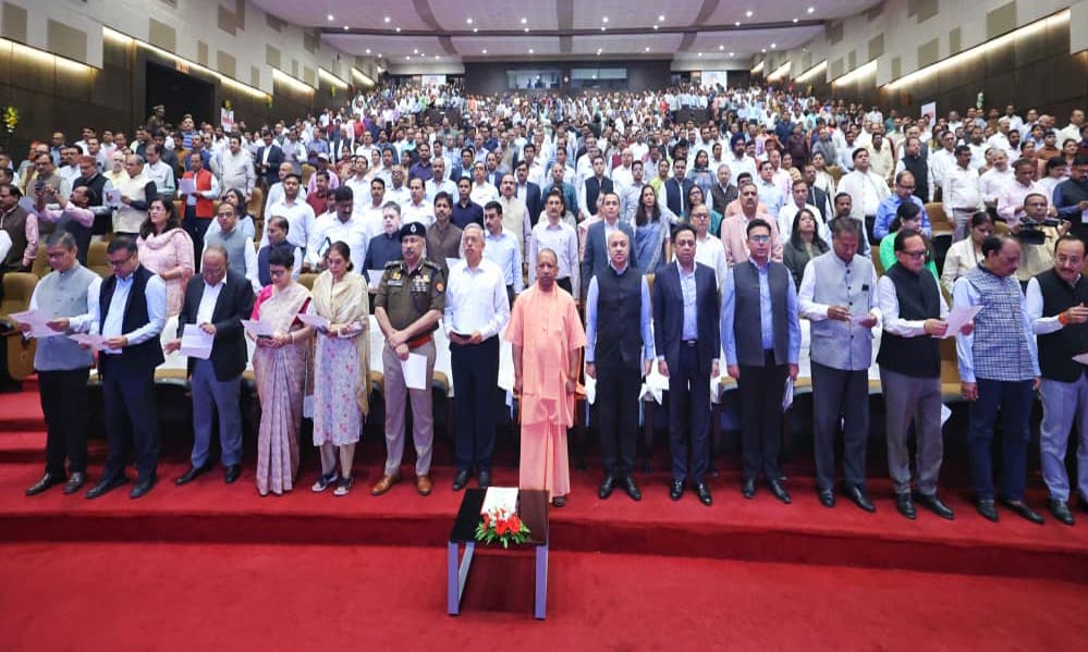 भारत की आजादी का अमर मंत्र बन गया था वन्दे मातरम्ः सीएम योगी भारत की आजादी का अमर मंत्र बन गया था वन्दे मातरम्ः सीएम योगी