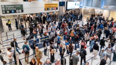 अमेरिका में शटडाउन का संकट: 40 एयरपोर्ट पर हजारों उड़ानें रद्द, यात्रियों को हो रही परेशानी अमेरिका में शटडाउन का संकट: 40 एयरपोर्ट पर हजारों उड़ानें रद्द, यात्रियों को हो रही परेशानी