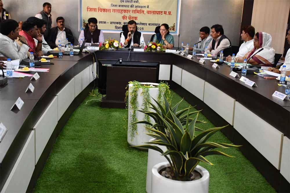 समाज के हर वर्ग की सहभागिता से बालाघाट को बनायेंगे आदर्श जिला