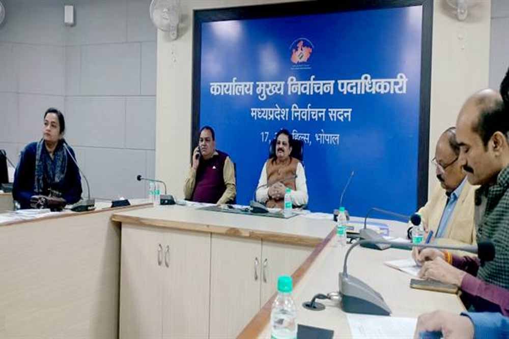 एसआईआर के कार्य को गंभीरता के साथ चुनावी मोड पर करें: आयोग निदेशक श्रीमती सक्सेना