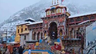 बर्फीली वादियों में चमका बद्रीनाथ धाम, दर्शन के लिए उमड़ी श्रद्धालुओं की भीड़