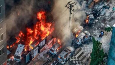 ढाका जल उठा: हसीना को मौत की सजा के बाद भड़की भीषण हिंसा, आगजनी में 50 लोग घायल ढाका जल उठा: हसीना को मौत की सजा के बाद भड़की भीषण हिंसा, आगजनी में 50 लोग घायल