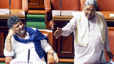 कर्नाटक में सत्ता की रस्साकशी: DK या सिद्धारमैया? इस दिग्गज नेता को मिला सबसे बड़ा समर्थन कर्नाटक में सत्ता की रस्साकशी: DK या सिद्धारमैया? इस दिग्गज नेता को मिला सबसे बड़ा समर्थन