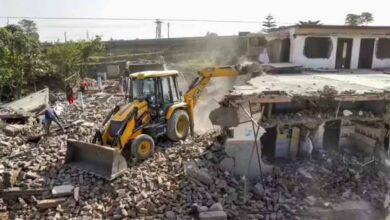 बुलडोजर एक्शन पर सियासी घमासान: डिप्टी CM बोले—चुनी हुई सरकार ने नहीं दिया था आदेश बुलडोजर एक्शन पर सियासी घमासान: डिप्टी CM बोले—चुनी हुई सरकार ने नहीं दिया था आदेश