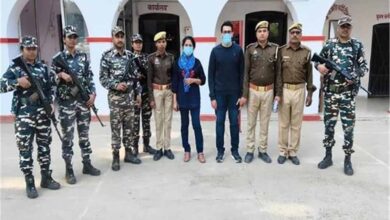 नेपाल बॉर्डर पर अलर्ट: ब्रिटिश महिला और पाकिस्तानी युवक संदिग्ध हालात में गिरफ्तार नेपाल बॉर्डर पर अलर्ट: ब्रिटिश महिला और पाकिस्तानी युवक संदिग्ध हालात में गिरफ्तार