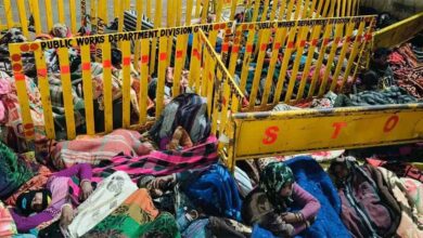 MP: गुना में 36 घंटे से खाद की लाइन में खड़ी महिला की मौत, ठंड में किसान रातभर जागते रहे MP: गुना में 36 घंटे से खाद की लाइन में खड़ी महिला की मौत, ठंड में किसान रातभर जागते रहे