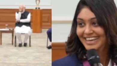 PM मोदी से हरलीन देओल ने पूछा ‘स्किन केयर’ का राज, मुस्कुराते हुए दिया ऐसा जवाब PM मोदी से हरलीन देओल ने पूछा ‘स्किन केयर’ का राज, मुस्कुराते हुए दिया ऐसा जवाब