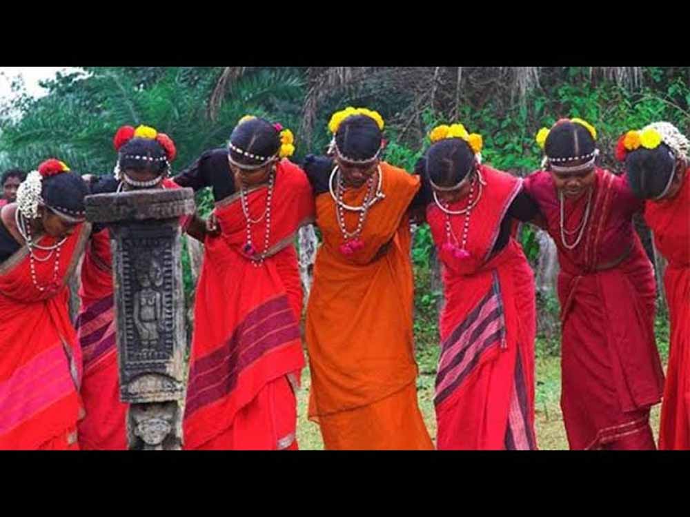 जनजातीय युवाओं को मिल रही भरपूर शैक्षणिक सुविधाएं