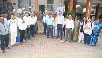 जबलपुर पुलिस की बड़ी कामयाबी: 151 चोरी और गुम मोबाइल बरामद, मालिकों को लौटे 28 लाख के फोन जबलपुर पुलिस की बड़ी कामयाबी: 151 चोरी और गुम मोबाइल बरामद, मालिकों को लौटे 28 लाख के फोन