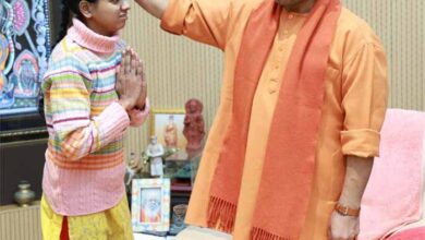 मूक-बधिर ‘खुशी’ के लिए मुख्यमंत्री योगी आदित्यनाथ बने सहारा, शिक्षा और आवास की उठाई जिम्मेदारी मूक-बधिर ‘खुशी’ के लिए मुख्यमंत्री योगी आदित्यनाथ बने सहारा, शिक्षा और आवास की उठाई जिम्मेदारी