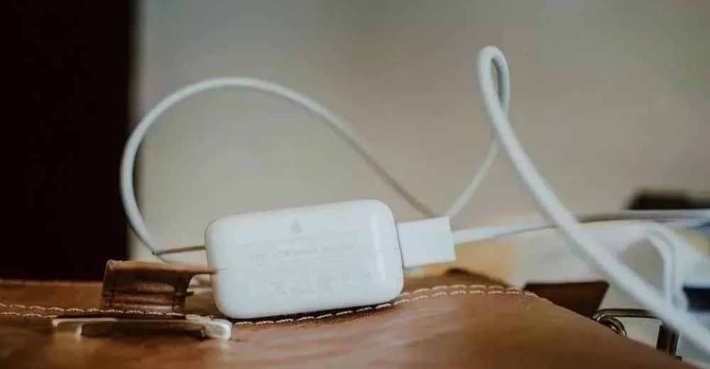 दर्दनाक हादसा: इंदौर में मोबाइल चार्ज करते वक्त करंट लगने से मासूम बच्ची की मौत