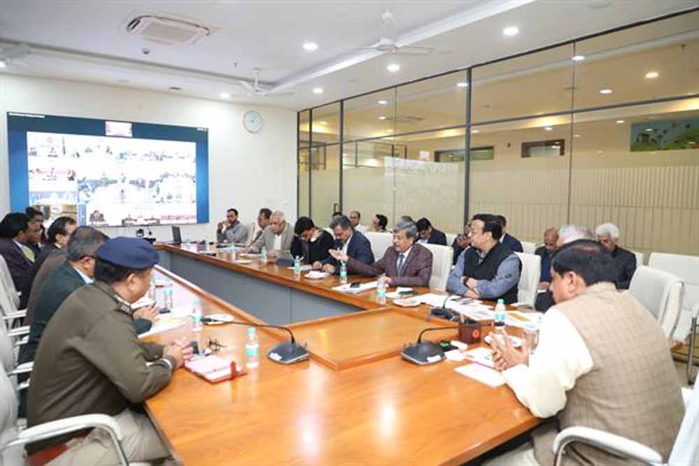 कानून व्यवस्था की आदर्श स्थिति सुनिश्चित करें