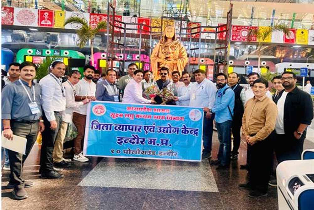 एम.एस.एम.ई. के फार्मा उद्योग प्रतिनिधियों का दल हैदराबाद फार्मा सेज के अध्ययन दौरे पर हुआ रवाना