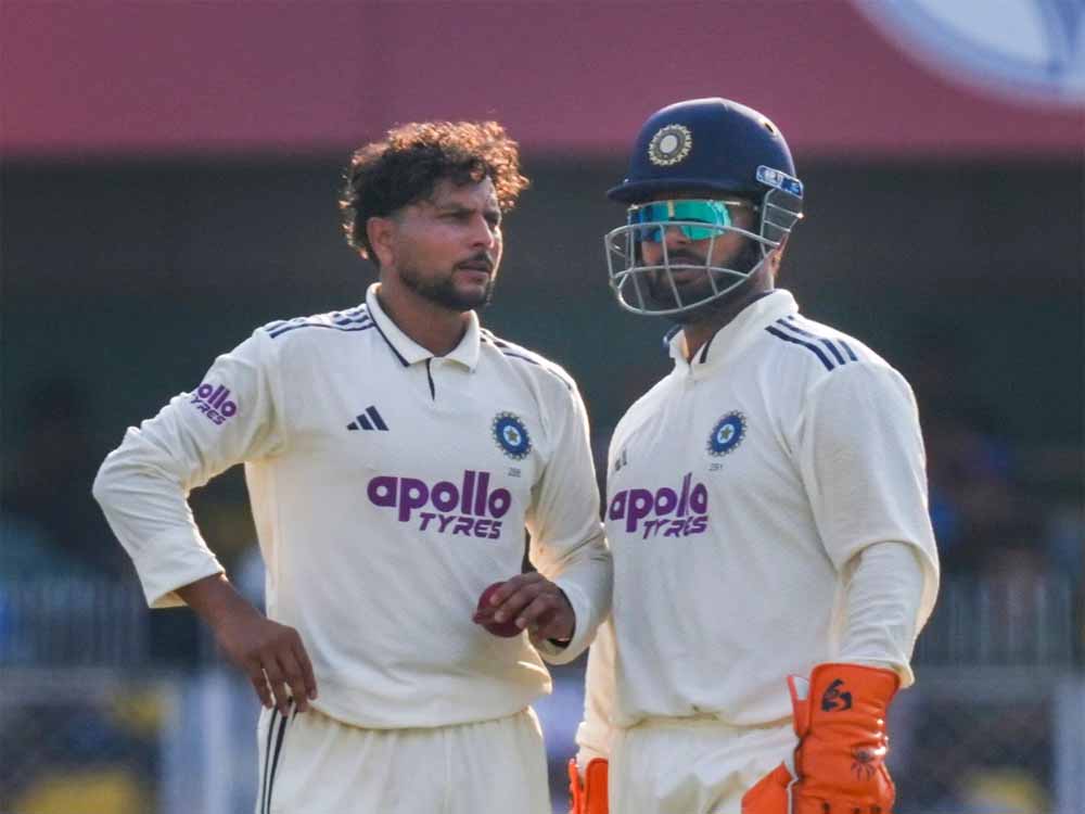 अंपायर ने फिर दी चेतावनी: ऋषभ पंत की दोहरी गलती से टीम इंडिया पर जुर्माने का खतरा अंपायर ने फिर दी चेतावनी: ऋषभ पंत की दोहरी गलती से टीम इंडिया पर जुर्माने का खतरा