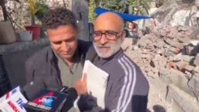 मुस्लिम पत्रकार का घर ढहा, हिंदू पड़ोसी ने बढ़ाया मदद का हाथ—प्लॉट गिफ्ट कर बनाया मिसाल मुस्लिम पत्रकार का घर ढहा, हिंदू पड़ोसी ने बढ़ाया मदद का हाथ—प्लॉट गिफ्ट कर बनाया मिसाल