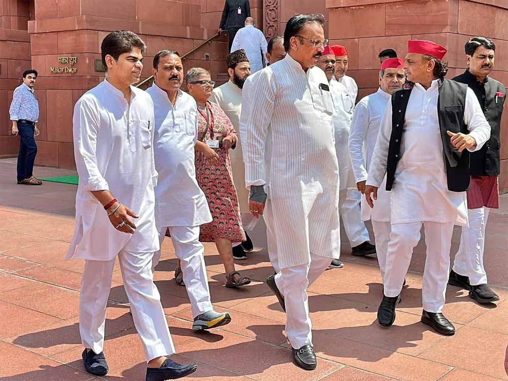 एक विधानसभा से 20 हजार वोटर गायब! SIR पर सपा सांसद राजीव के गंभीर आरोप