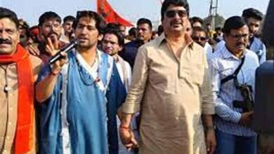 धीरेंद्र शास्त्री से मिले ‘राजा भैया’, गूँजे जयघोष—अगले पड़ाव को निकली सनातन एकता पदयात्रा