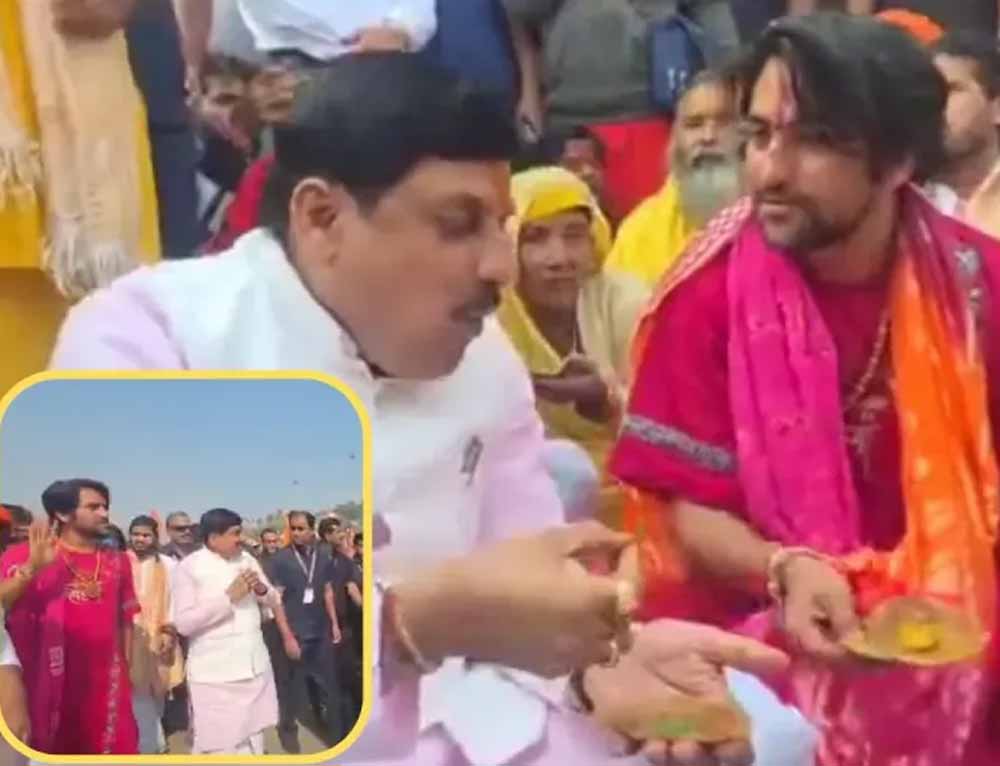 हाईवे पर साथ दिखे CM मोहन यादव और धीरेंद्र शास्त्री, जमीन पर बैठकर किया भोजन