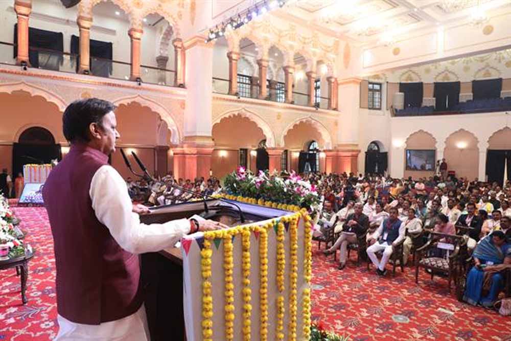 पंचायत प्रतिनिधियों की सक्रिय भागीदारी से ही विकास मिशन सफल होते हैं : उप मुख्यमंत्री शुक्ल पंचायत प्रतिनिधियों की सक्रिय भागीदारी से ही विकास मिशन सफल होते हैं : उप मुख्यमंत्री शुक्ल