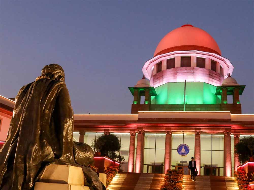 गवर्नर बनाम मीलॉर्ड: आखिर किस कागज़ पर भड़की नाराज़गी? पढ़िए पूरी कहानी गवर्नर बनाम मीलॉर्ड: आखिर किस कागज़ पर भड़की नाराज़गी? पढ़िए पूरी कहानी