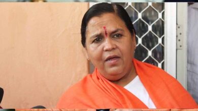 उमा भारती का बयान: बाबर नाम से जुड़ी इमारतों पर आपत्ति, सरकार की नीतियों पर भी सवाल उमा भारती का बयान: बाबर नाम से जुड़ी इमारतों पर आपत्ति, सरकार की नीतियों पर भी सवाल