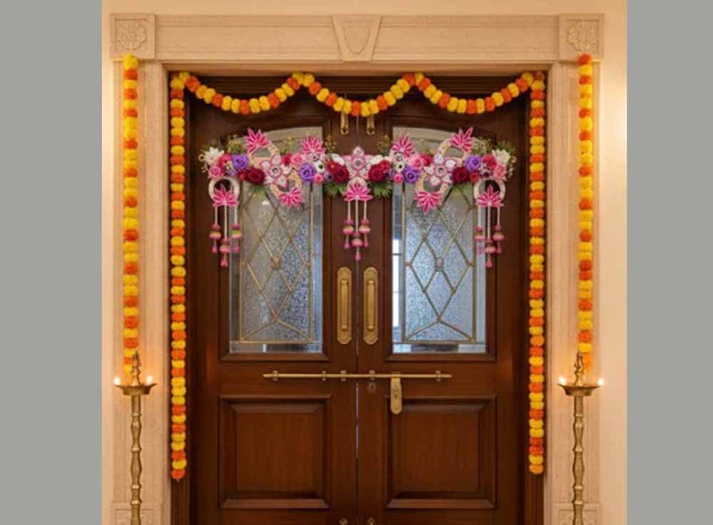 मुख्य दरवाजे पर इस एक चीज को टांगते ही दूर होगा मानसिक तनाव, घर में आएगी शांति