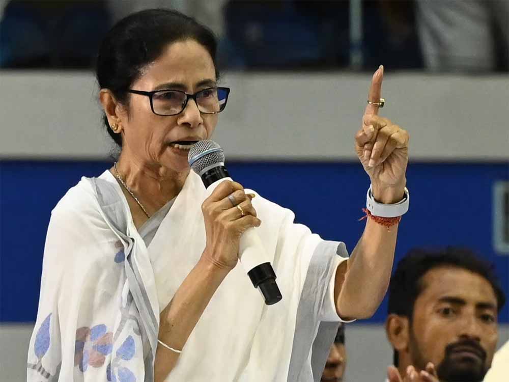 बाबरी विवाद पर CM ममता का बयान: सांप्रदायिक नफरत फैलाने वालों पर सख्त रवैया जारी बाबरी विवाद पर CM ममता का बयान: सांप्रदायिक नफरत फैलाने वालों पर सख्त रवैया जारी