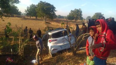 तेज रफ्तार कार ट्रेलर से भिड़ी, एक ही गांव के 5 लोगों की दर्दनाक मौत तेज रफ्तार कार ट्रेलर से भिड़ी, एक ही गांव के 5 लोगों की दर्दनाक मौत