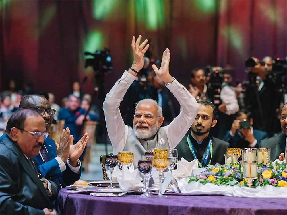 इथियोपिया में गूंजा ‘वंदे मातरम्’, भावुक होकर खुशी से झूम उठे PM मोदी इथियोपिया में गूंजा ‘वंदे मातरम्’, भावुक होकर खुशी से झूम उठे PM मोदी