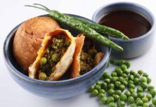 शाम की भूख मिटाने के लिए परफेक्ट मटर कचौड़ी, घर पर ऐसे बनाएं आसान रेसिपी