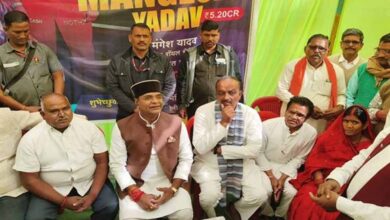 पांढुर्णा में मंत्री सारंग ने युवा खिलाड़ी मंगेश यादव के परिजन से की भेंट