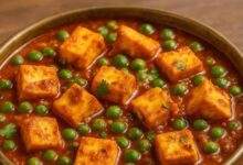 घर पर ऐसे बनाएं टेस्टी मटर-पनीर, आसान रेसिपी जानकर उंगलियां चाटते रह जाएंगे