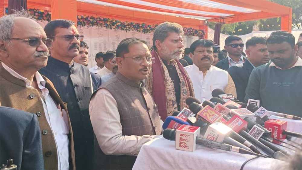 धर्मांतरण पर CM साय का बयान, विधायक पुरंदर ने मैग्नेटो मॉल विवाद पर कानून का पालन करने की दी चेतावनी