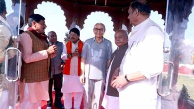 मुख्यमंत्री डॉ. मोहन यादव ने ग्राम सुजापुर में पूर्व सांसद स्व. लक्ष्मी नारायण पांडेय की प्रतिमा का किया अनावरण