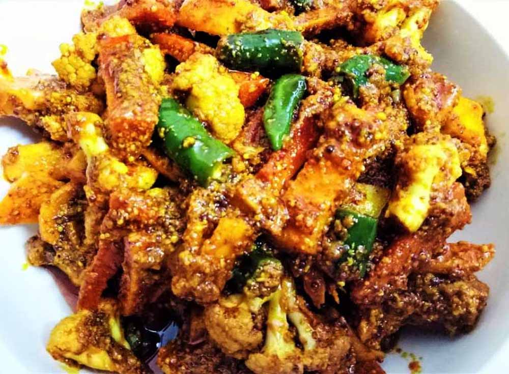 सिर्फ 10 मिनट में बनाएं खट्टा-तीखा चटपटा अचार, झटपट नोट करें आसान रेसिपी