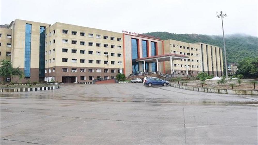 रायगढ़ मेडिकल कॉलेज में मरीजों के लिए न्यूरोसर्जन, यूरो सर्जन और नेफ्रोलॉजी डॉक्टर की सुविधा शुरू