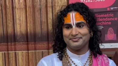 कथावाचक अनिरुद्धाचार्य की मुश्किलें बढ़ीं, बेटियों पर विवादित बयान पर कोर्ट में दर्ज हुआ परिवाद कथावाचक अनिरुद्धाचार्य की मुश्किलें बढ़ीं, बेटियों पर विवादित बयान पर कोर्ट में दर्ज हुआ परिवाद