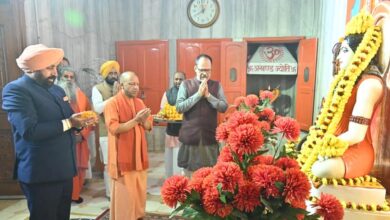 उत्तराखंड के राज्यपाल ने गोरखनाथ मंदिर में किया दर्शन-पूजन उत्तराखंड के राज्यपाल ने गोरखनाथ मंदिर में किया दर्शन-पूजन