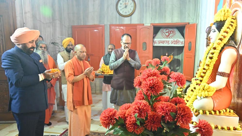 उत्तराखंड के राज्यपाल ने गोरखनाथ मंदिर में किया दर्शन-पूजन उत्तराखंड के राज्यपाल ने गोरखनाथ मंदिर में किया दर्शन-पूजन