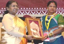 रायपुर : राष्ट्रपति द्रौपदी मुर्मु के हाथों हीराबाई झरेका बघेल राष्ट्रीय हस्तशिल्प पुरस्कार से सम्मानित