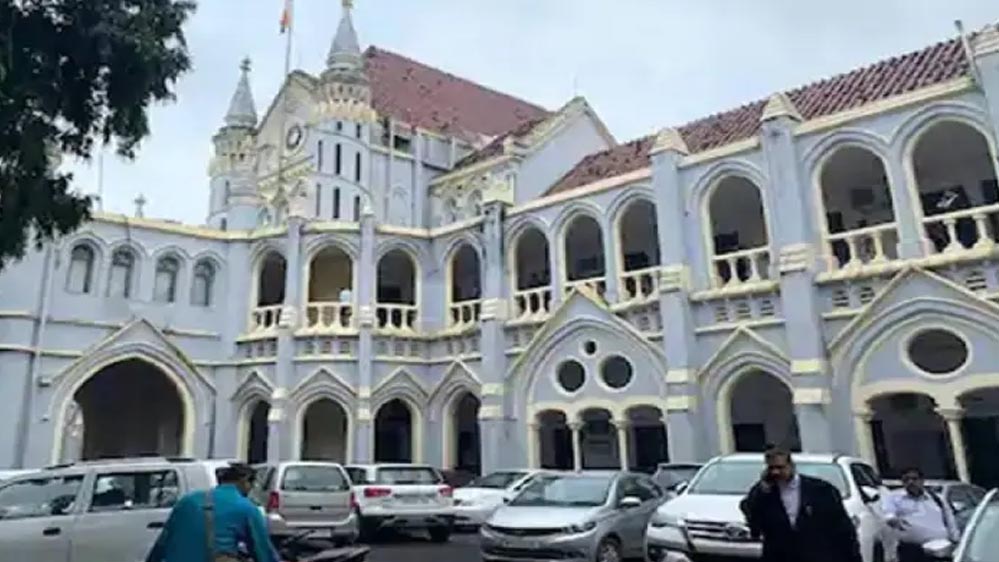 मध्य प्रदेश हाईकोर्ट का बयान: देश भर में भू-माफिया सक्रिय, अपनी जमीन सुरक्षित रखना मुश्किल मध्य प्रदेश हाईकोर्ट का बयान: देश भर में भू-माफिया सक्रिय, अपनी जमीन सुरक्षित रखना मुश्किल