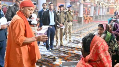 जनता दर्शन : जरूरतमंद के आवास, बीमार के उपचार की करेंगे व्यवस्था : मुख्यमंत्री योगी आदित्यनाथ