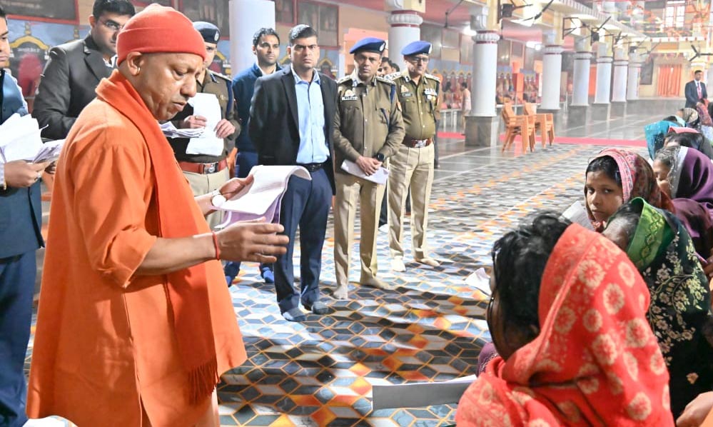 जनता दर्शन : जरूरतमंद के आवास, बीमार के उपचार की करेंगे व्यवस्था : मुख्यमंत्री योगी आदित्यनाथ