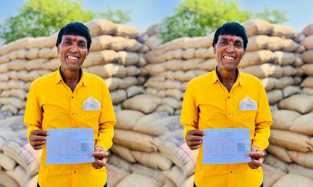 रायपुर : धान खरीदी केंद्र में सुगम और पारदर्शी व्यवस्था से किसान आसानी से बेच रहे धान