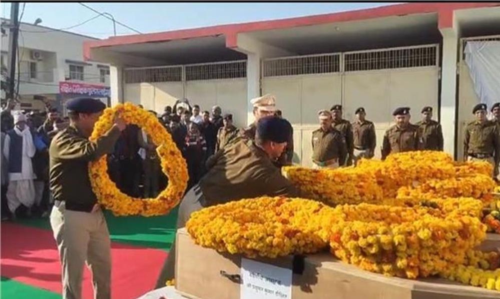 मुरैना और भिंड में 4 पुलिसकर्मियों का अंतिम संस्कार, सड़क हादसे में गई थी जान, परिजनों का रो-रोकर बुरा हाल