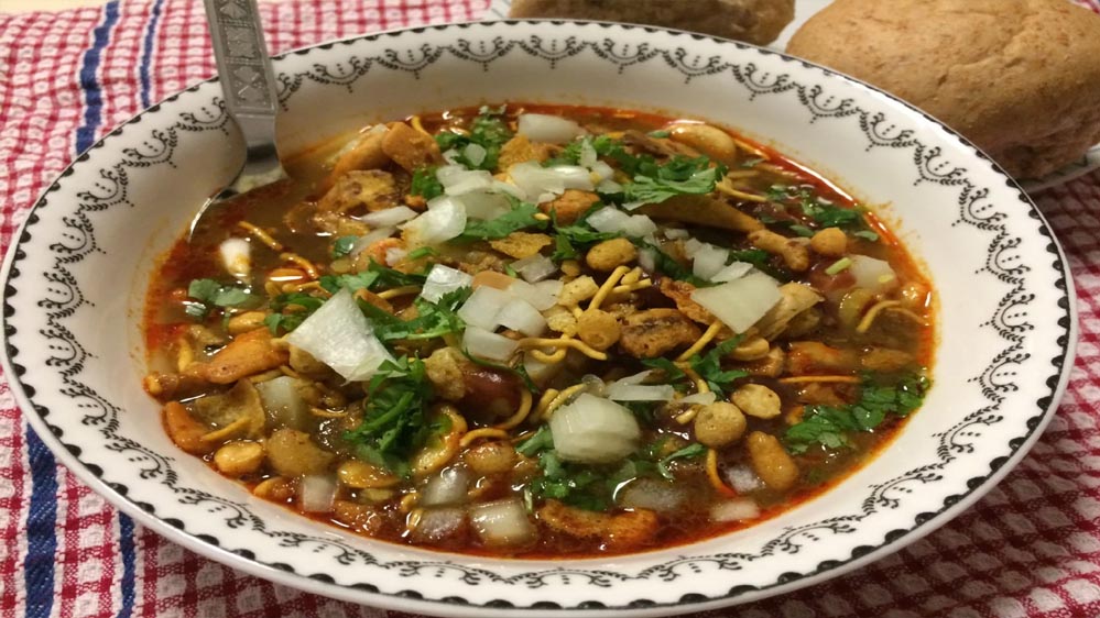 घर पर ऊसल पोहा बनाने की आसान विधि: स्वाद और सेहत का बेहतरीन मेल घर पर ऊसल पोहा बनाने की आसान विधि: स्वाद और सेहत का बेहतरीन मेल