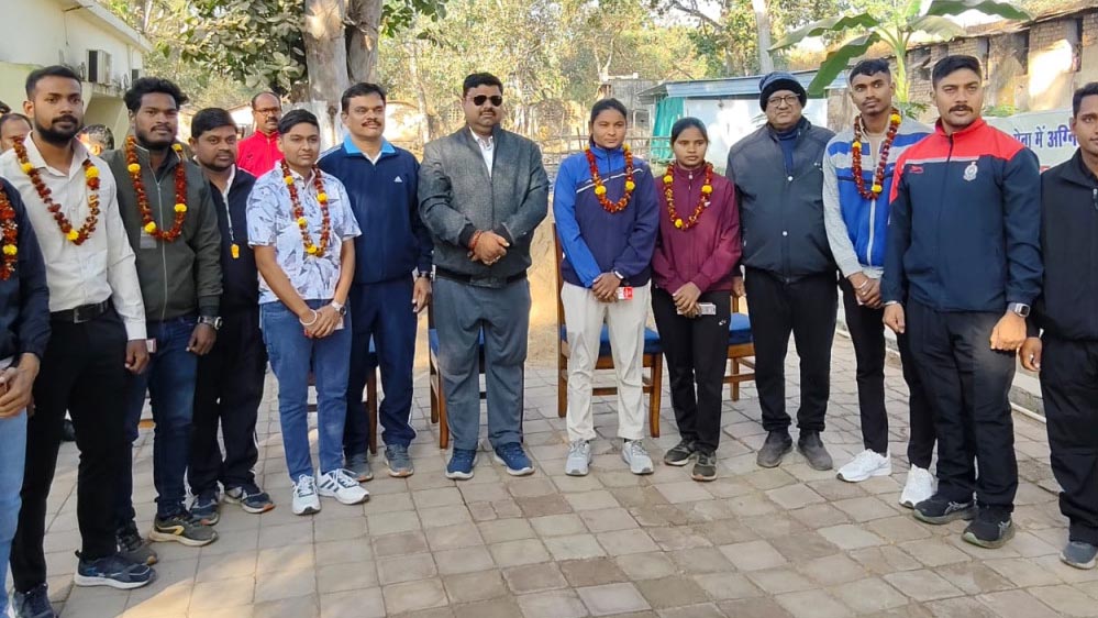 रायपुर : चयनित अग्निवीरों एवं अभ्यर्थियों का शिक्षा मंत्री गजेन्द्र यादव ने किया सम्मान