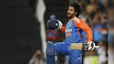 दूसरे टी20 में टीम इंडिया का संघर्ष, तिलक वर्मा छोड़ बाकी बल्लेबाज नाकाम, साउथ अफ्रीका की जीत में डिकॉक-बार्टमैन का अहम योगदान” दूसरे टी20 में टीम इंडिया का संघर्ष, तिलक वर्मा छोड़ बाकी बल्लेबाज नाकाम, साउथ अफ्रीका की जीत में डिकॉक-बार्टमैन का अहम योगदान”