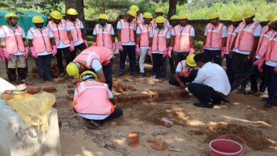 रायपुर : जिन हाथों में कभी बंदूक थीं, वही हाथ अब बनाएँगे गरीबों का आशियाना जिन हाथों में कभी बंदूक थीं