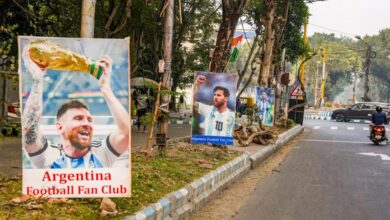 लियोनेल मेसी पहुंचे भारत, कोलकाता में हजारों लोगों ने आधी रात को किया सुपरस्टार का शानदार स्वागत लियोनेल मेसी पहुंचे भारत, कोलकाता में हजारों लोगों ने आधी रात को किया सुपरस्टार का शानदार स्वागत